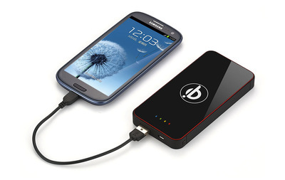 逸騰新技術(shù)2013專利產(chǎn)品 QI無線充電板兼移動(dòng)電源，工廠直銷引領(lǐng)便捷生活